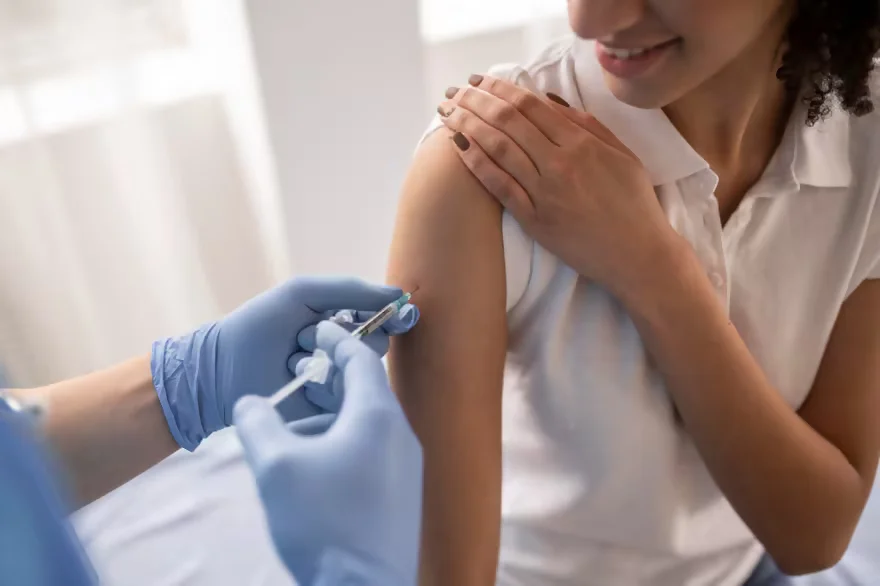 Desarrollaron una vacuna universal contra la gripe que promete inmunidad de por vida