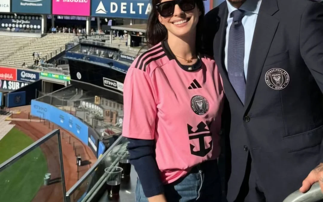 Anne Hathaway se robó todas las miradas en NY al lucir la camiseta del Inter Miami