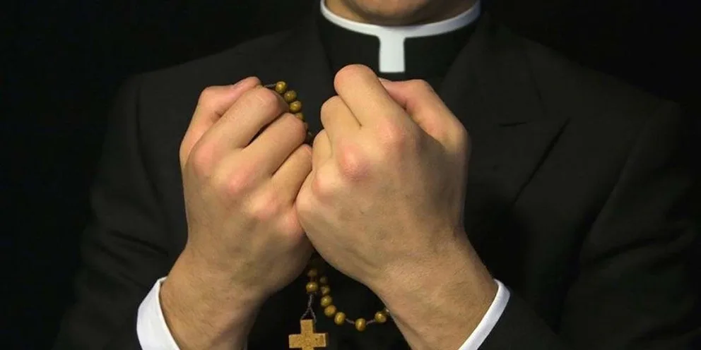 La Iglesia Católica analiza la posibilidad de sacar el celibato obligatorio para que los sacerdotes puedan casarse