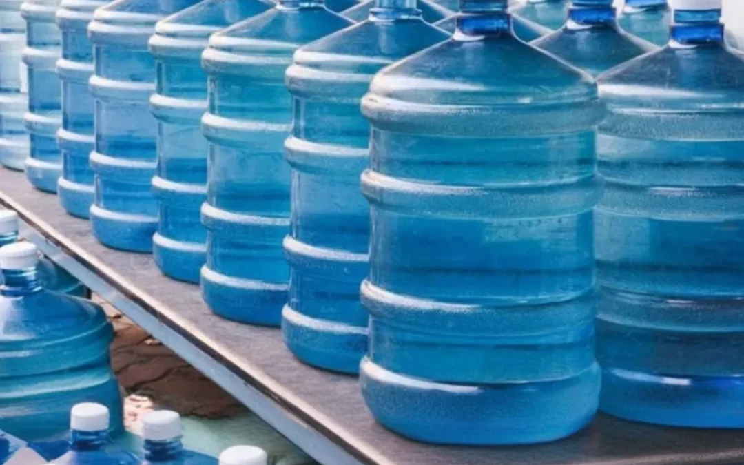 Limitaron la venta de bidones de agua de mesa por falta de presión