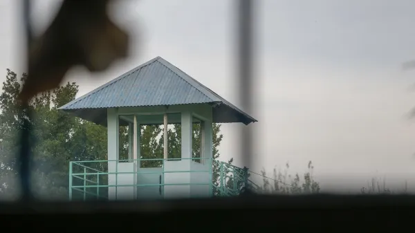 Dos presos escaparon de la cárcel, pidieron un Uber y fueron atrapados antes de subir al auto