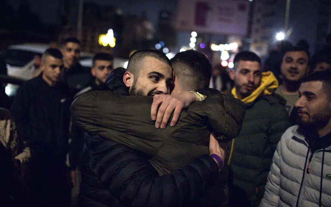 Liberaron 90 presos palestinos: Israel cumplió el acuerdo de tregua en Gaza