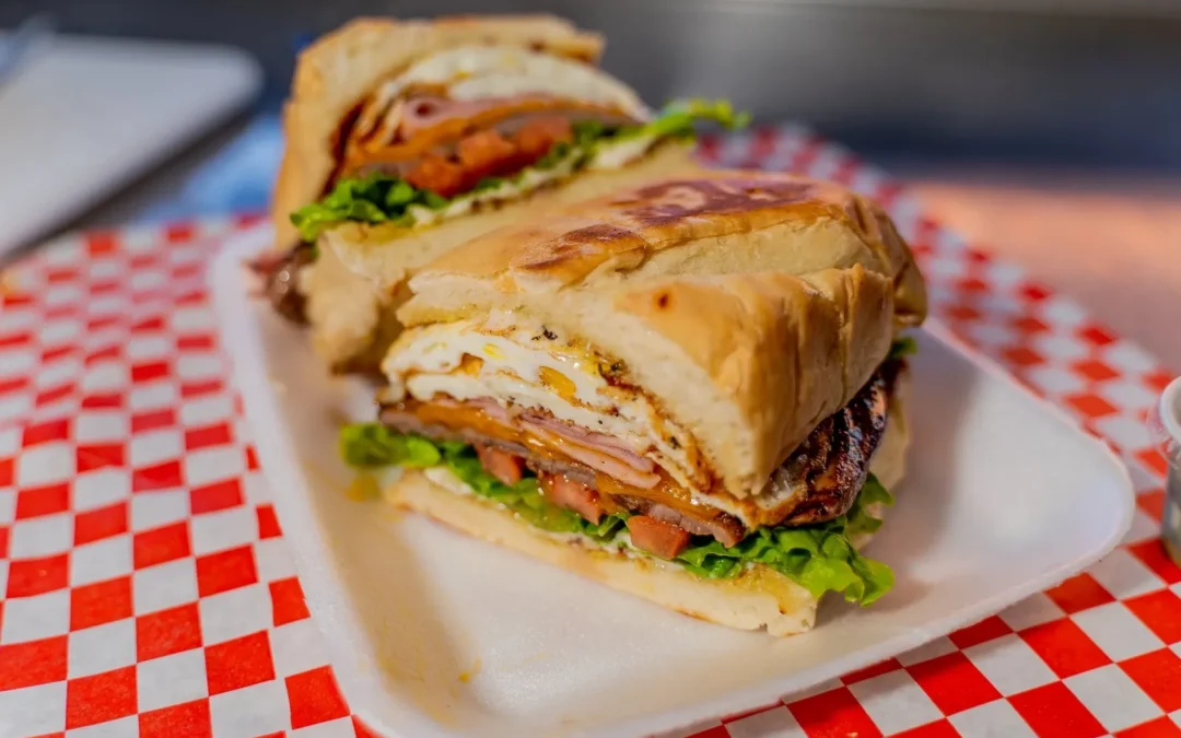 El lomito argentino quedó en el puesto 11 de 100 en el ranking global de los mejores sándwiches
