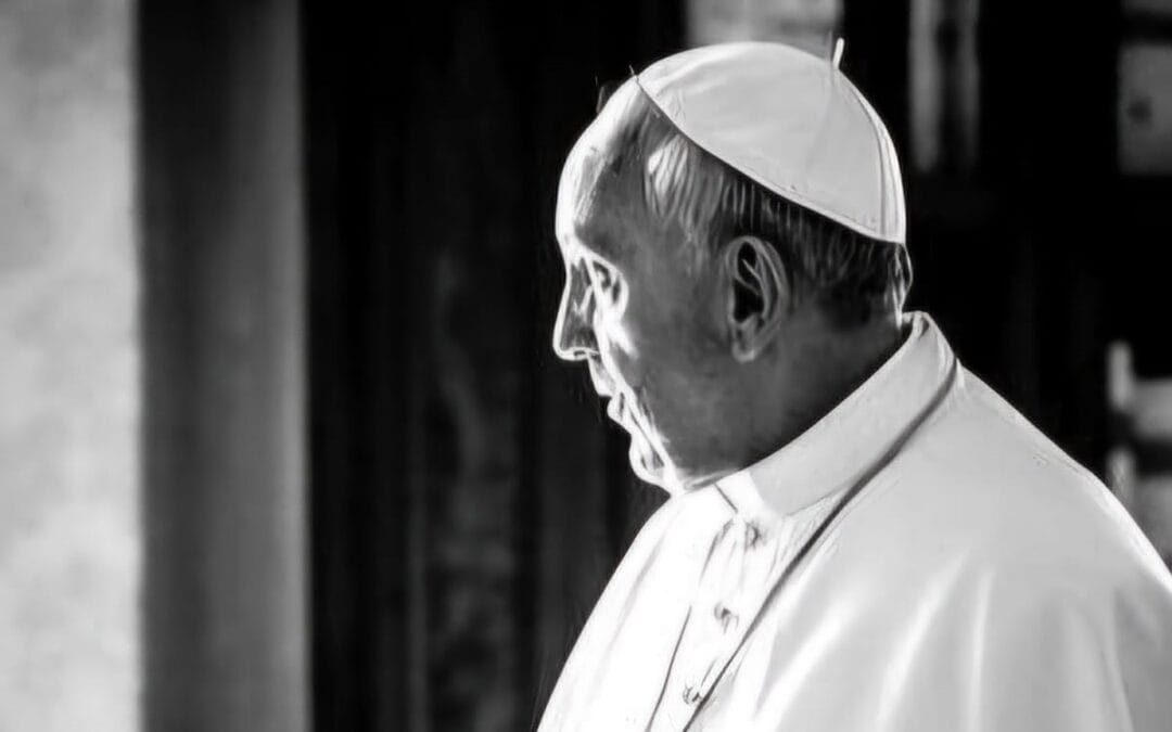 Preparan protocolos ante el posible fallecimiento del Papa: Su salud es preocupante
