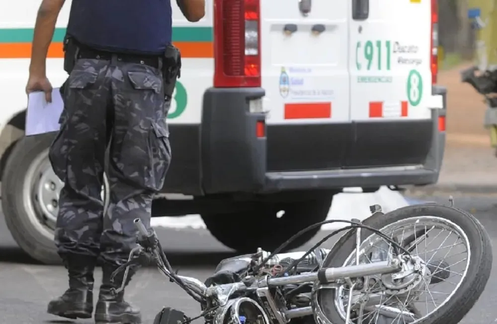 Un motociclista de 22 años falleció tras chocar contra una camioneta manejada por un menor