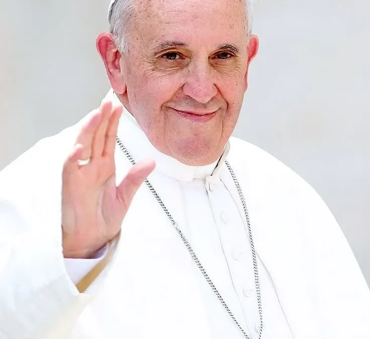 El papa Francisco fue internado en Roma por chequeos médicos tras complicaciones por su bronquitis
