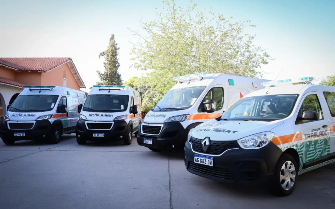 Buenas noticias para Chilecito: La provincia entregó 2 ambulancias y 1 vehículo 0 km al Hospital Eleazar Herrera Motta
