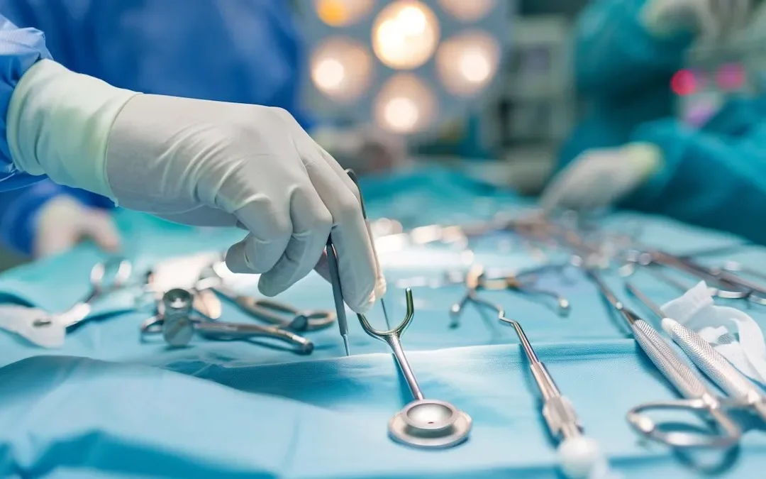 Avance histórico en China: Un hígado de cerdo modificado genéticamente funcionó 10 días en un humano