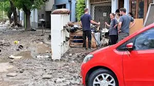 Desesperación en Bahía Blanca: el fiscal confirmó 94 desaparecidos tras el temporal: “Es probable que haya más muertos”