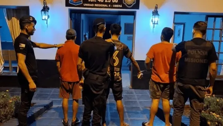 Una menor de 17 denunció abuso grupal en Oberá, Misiones. Detuvieron a 4, incluido su novio