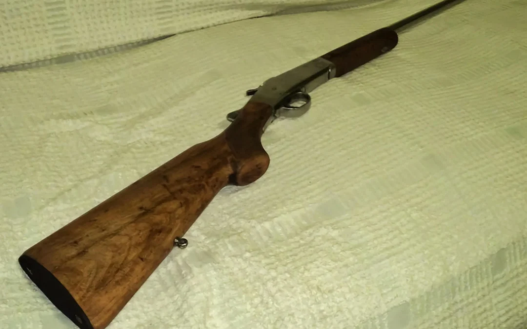 Santa Cruz: Se enojó porque no le fiaron la comida, volvió con una escopeta y se le trabó: tiró las balas con la mano