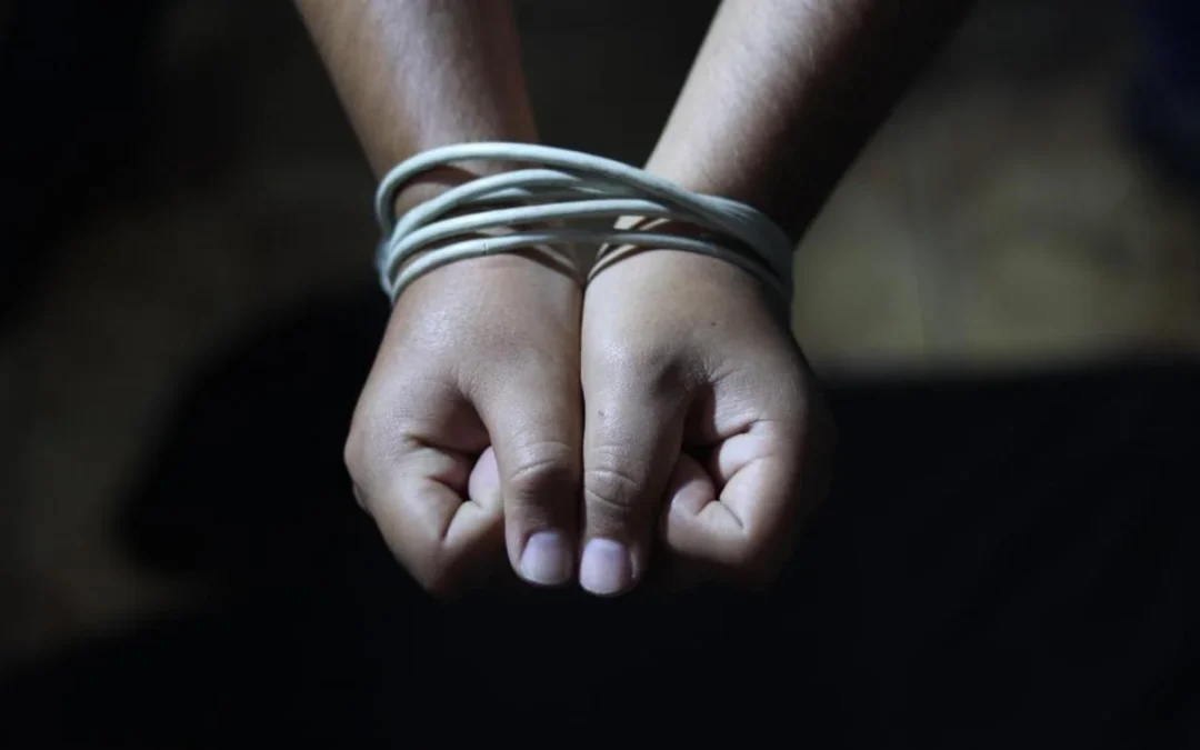 Un chileciteño saltó de una moto en movimiento para escapar de un intento de secuestro