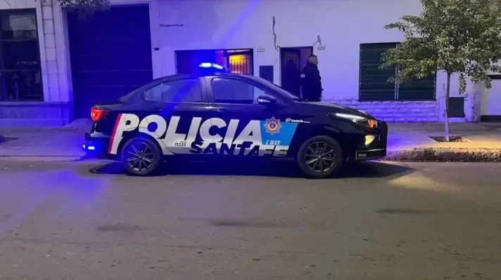 Santa Fe: una mujer evitó un abuso sexual al calmar al agresor con comida y Netflix. Mientras él dormía, llamó a la policía