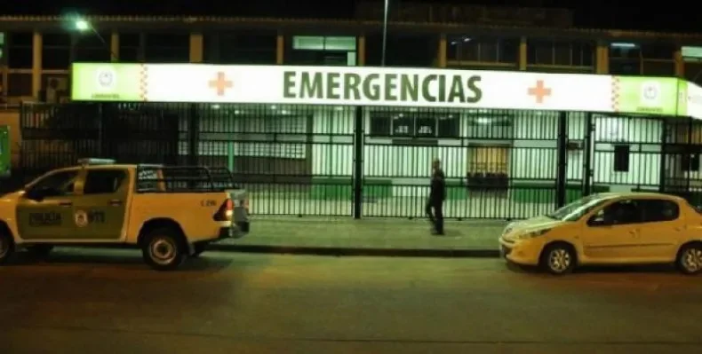 Corrientes: una embarazada llegó al hospital con un cuchillo clavado en la espalda y acusan a sus hermanas