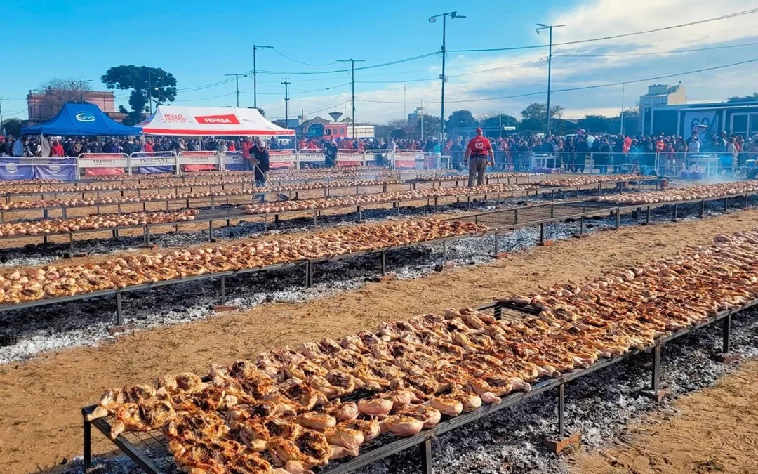 Entre Ríos: rompieron el récord Guinness asando más de 8.600 kilos de pollo al mismo tiempo