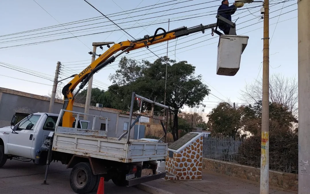 Comienzo de semana productivo en Chilecito: Limpiaron calles, entregaron una vivienda En Vichigasta e instalaron nuevas luminarias en La Puntilla