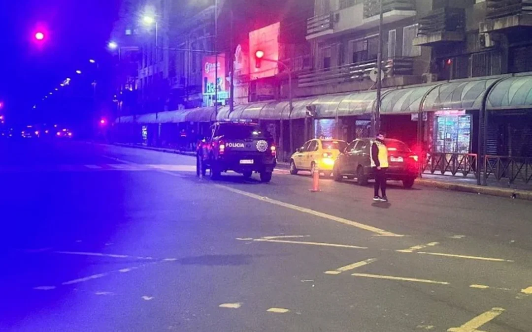 Robaron $9 millones de una concesionaria de motos en pleno centro de Córdoba y escaparon por los techos