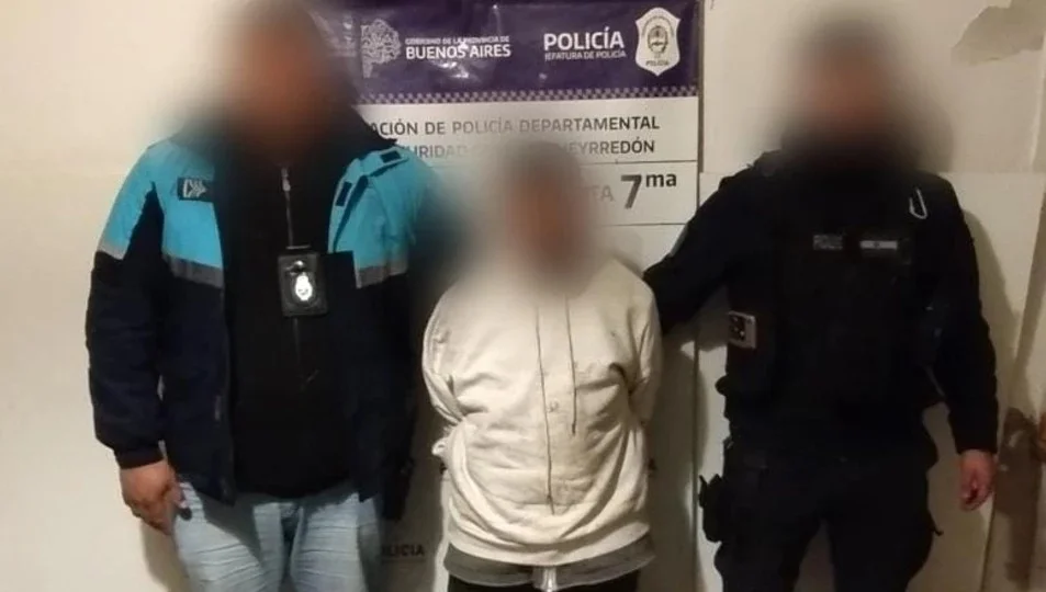 Mar del Plata: Un ladrón entró a una heladería y robó 3 kilos de helado y postres. Fue detenido a 20 metros