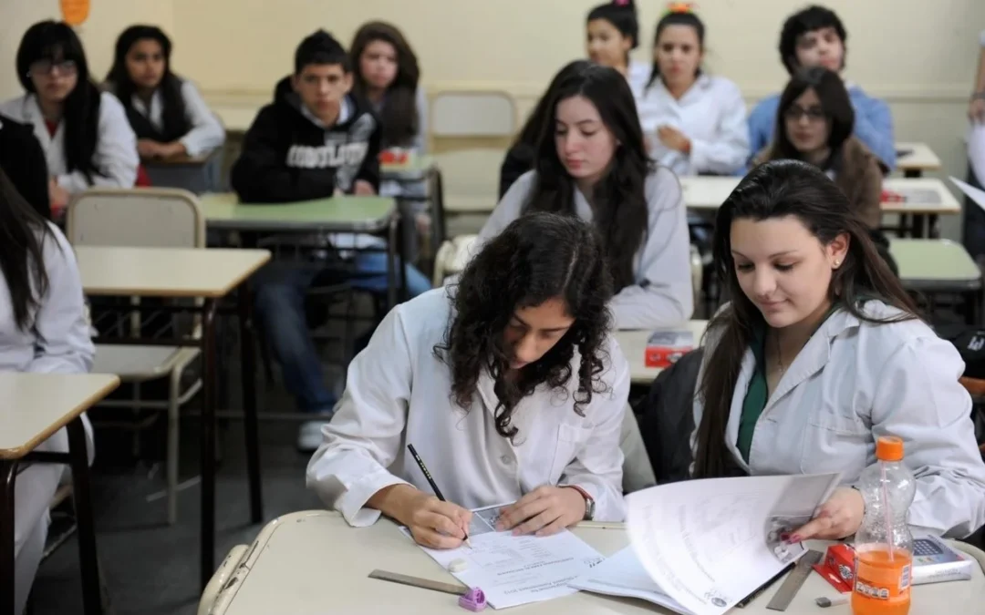 La pandemia golpeó fuerte: Solo 10 de cada 100 chicos terminan la secundaria en tiempo y con nivel aceptable