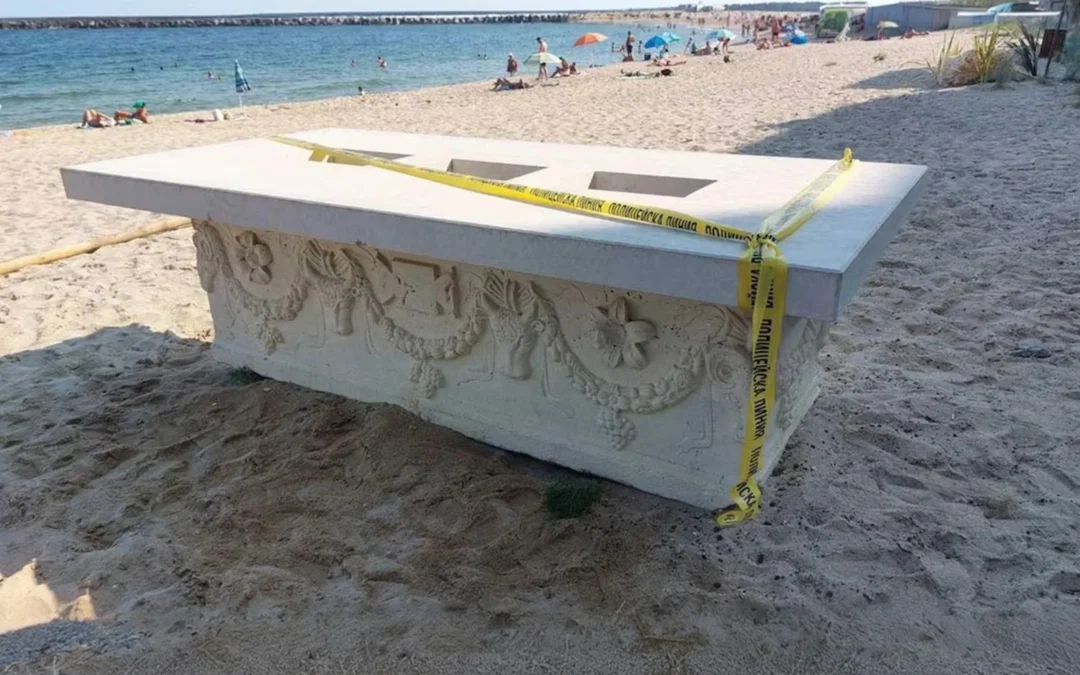 Bulgaria: un bar de playa descubrió que servían tragos sobre un sarcófago romano de 1.700 años