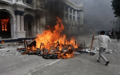 El primer ministro de Nepal renunció a su cargo y quemaron el Parlamento: hay al menos 19 civiles muertos