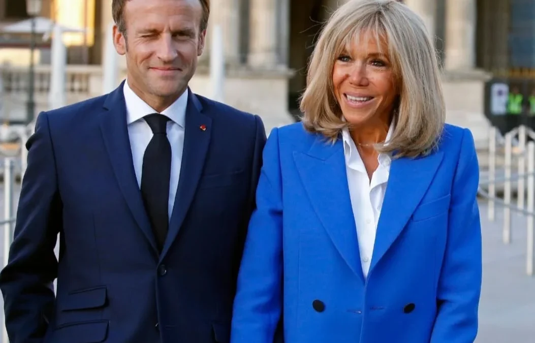 Emmanuel Macron y su esposa planean presentar «pruebas fotográficas y científicas» para demostrar que ella es mujer