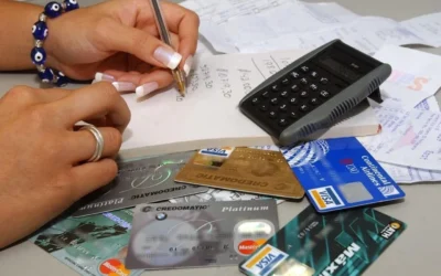 Las deudas de las familias argentinas en préstamos y tarjetas de crédito es la más alta en 15 años