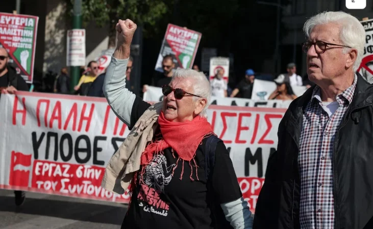 Grecia aprobó jornadas laborales de hasta 13 horas diarias pese a las protestas masivas