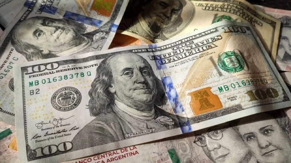 A cinco días de las elecciones, el dólar tocó el techo y el Banco Central tuvo que vender US$45,5 millones para frenarlo