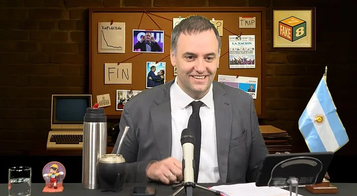 Tras un pedido de informe, se confirmó que “Fake 7, 8”, el programa de Adorni, usa recursos públicos