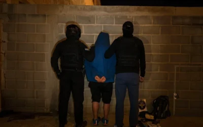 Chilecito: detuvieron a un motociclista de 30 años que intentó huir de un control. Le secuestraron marihuana, dólares y dos celulares