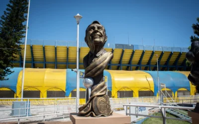 Rosario Central homenajeó a Miguel Ángel Russo con un busto de bronce frente al Gigante de Arroyito