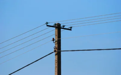 Menor murió electrocutado: su vecina le habría prometido $1.000 para que baje un pasacalles