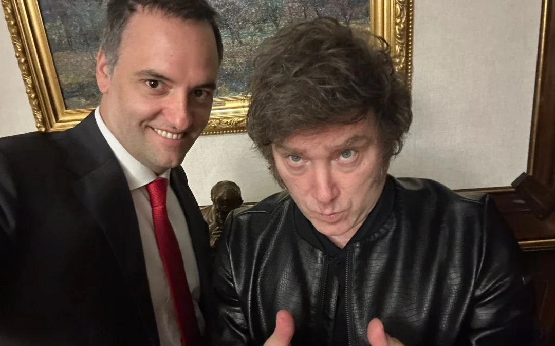 Mega reorganización en el Gobierno: se eliminó la Secretaría de Medios y sus funciones pasan a Jefatura de Gabinete (Manuel Adorni)