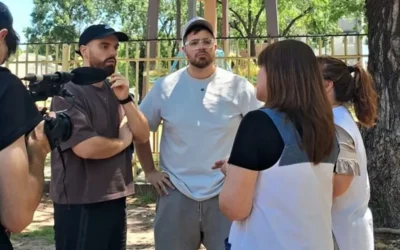 Ibai Llanos apareció en Rosario: visitó la escuela donde estudió Messi y grabó con La Cobra para un vlog