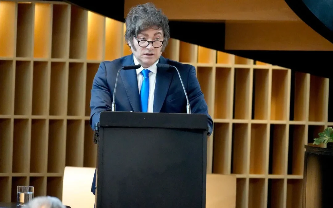 Milei desmintió que vaya a eliminar el momo tributo y modificar la Constitución