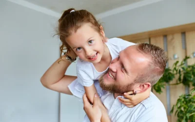 Un estudio europeo afirmó que los padres de hijas viven más: ganan unas 74 semanas por cada niña