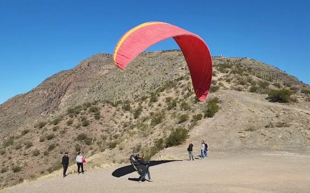 Indignación en Famatina: se robaron 60 m² de césped sintético de la pista de parapente en la Cuesta Nueva