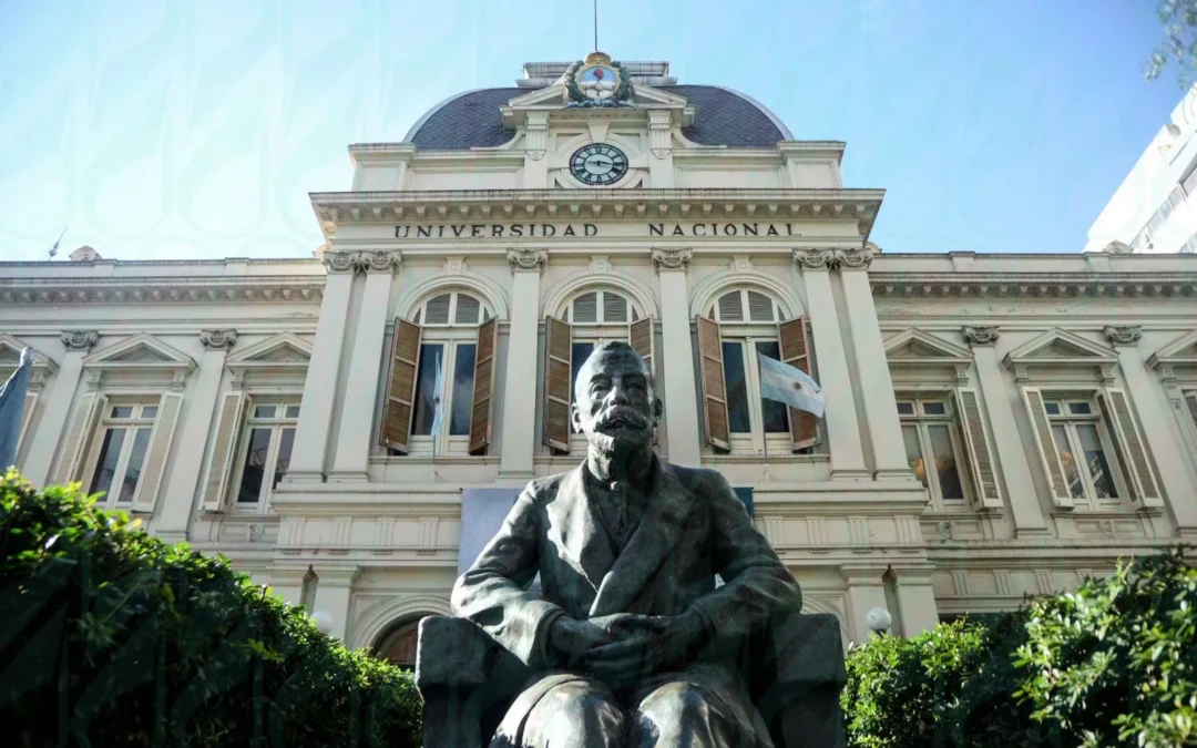 «Voy a fusilarlos a todos»: suspendieron las clases y evacuaron facultades en la Universidad de La Plata por una amenaza de masacre y fotos de rifles
