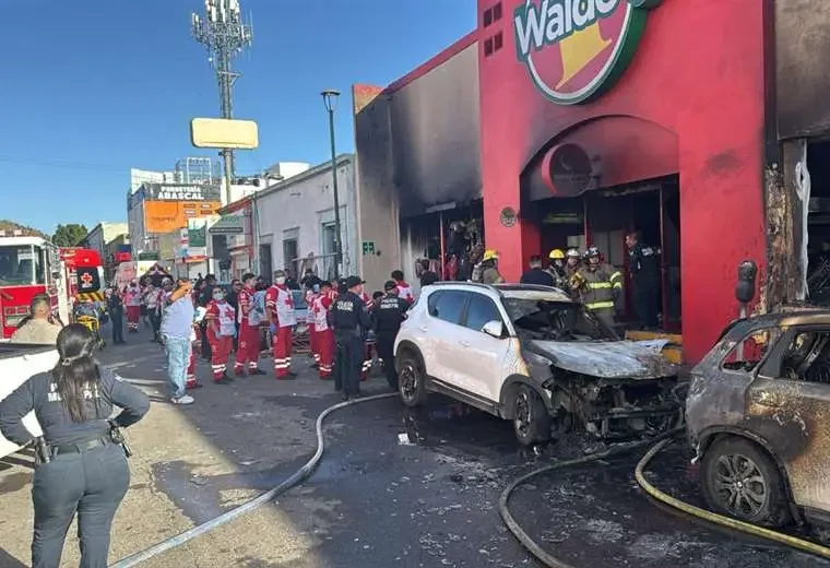 México: Una explosión seguida de un incendio en un supermercado mató a 23 personas y dejó 11 heridos