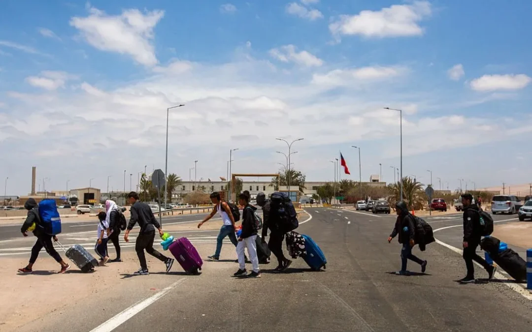 Perú militarizó la frontera con Chile y declaró el estado de emergencia en la región de Tacna por la avalancha de migrantes