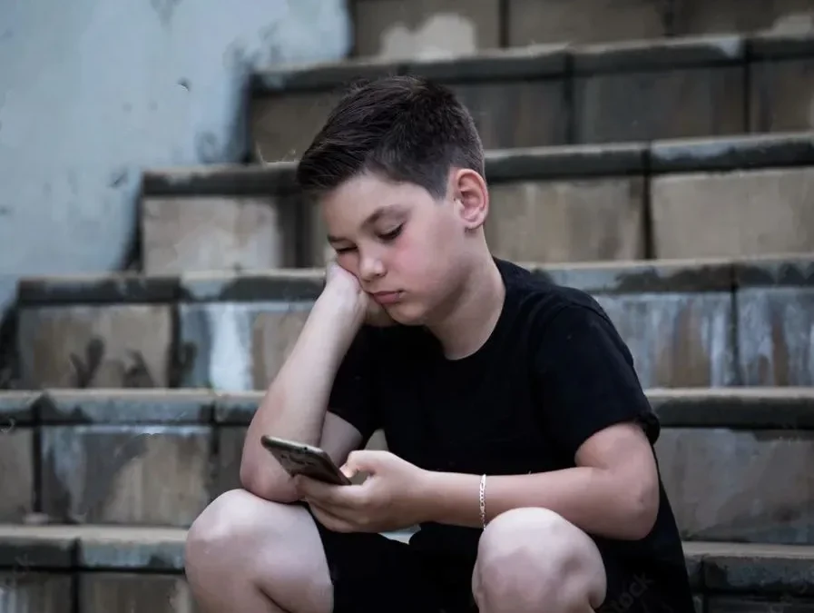 Según un estudio: Tener un celular antes de los 12 años eleva el riesgo de desarrollar depresión