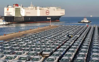 La industria local tiembla: 5.000 autos eléctricos chinos llegaron sin impuestos, mientras Milei decía «no hacer negocios con comunistas»