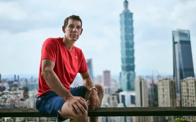 Alex Honnold cobró 500.000 dólares por subir el edificio Taipei 101, de 508 metros sin cuerdas ni arnés: “Mi pago es ridículamente bajo”