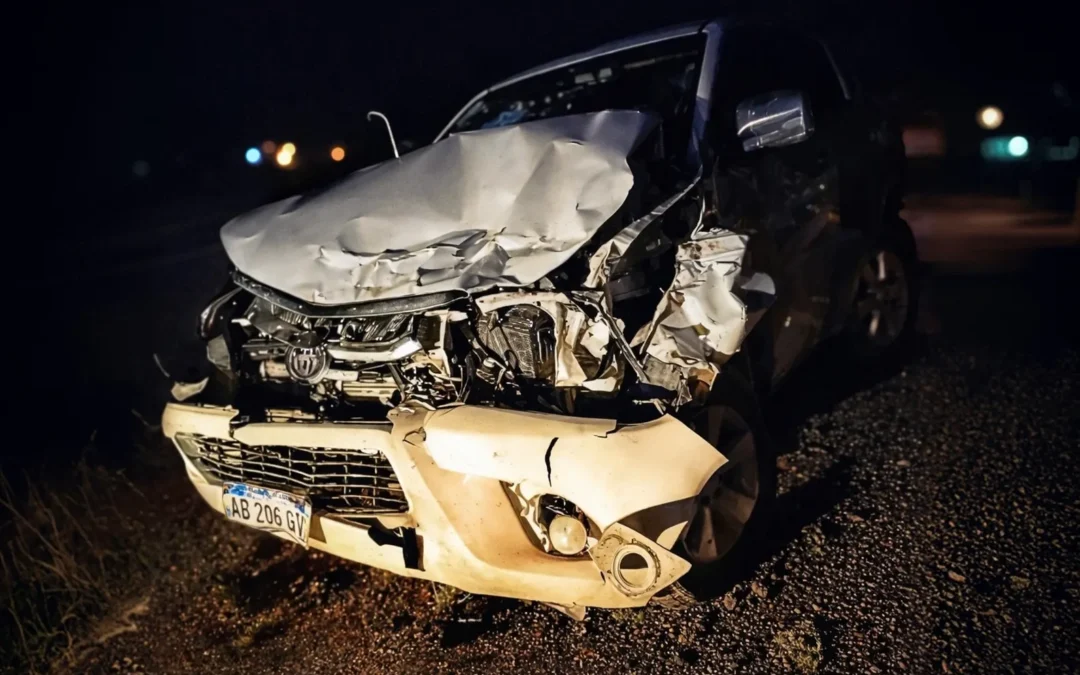 Una camioneta con 4 trabajadores mineros chocó contra un vacuno en la Ruta 40, en Miranda. No hubo heridos