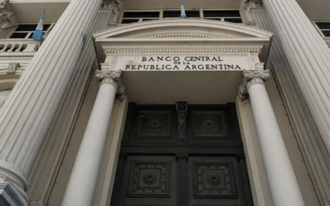 Argentina pagó US$832 millones al FMI por deuda de febrero y las reservas del Banco Central bajaron