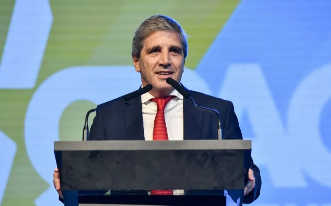 Caputo confirmó que los funcionarios de alto rango recibirán aumentos salariales