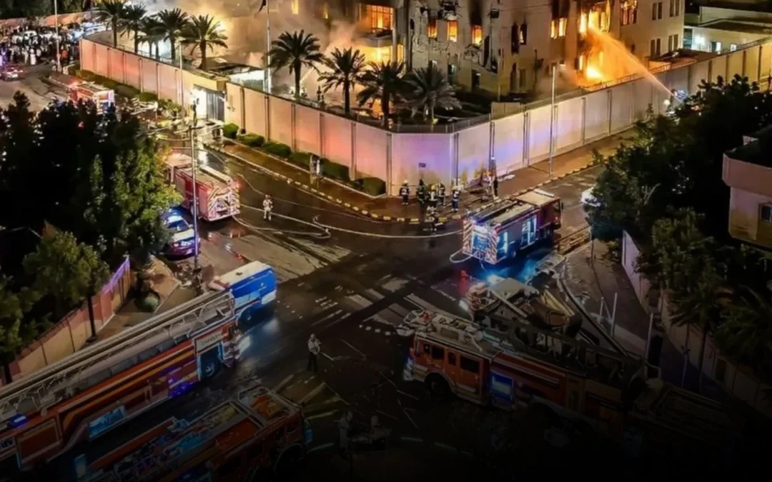 Dos drones atacaron la embajada de EE. UU. en Riad, Arabia Saudita; se registró un incendio y Trump anunció respuesta