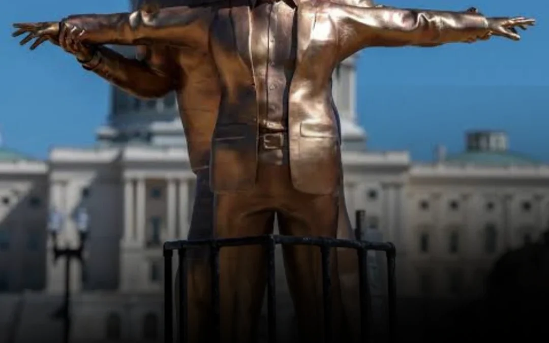 A lo Titanic: pusieron una estatua de Trump y Epstein cerca de la Casa Blanca