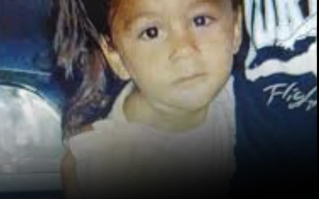 📍 La búsqueda de Esmeralda, la niña de 2 años que mantuvo en vilo a la provincia de Córdoba, finalizó este jueves con un resultado positivo. La menor fue localizada en un descampado situado en las cercanías de su domicilio particular tras horas de incertidumbre. El operativo de rastrillaje permitió dar con su paradero de forma efectiva para el alivio de toda la comunidad local.